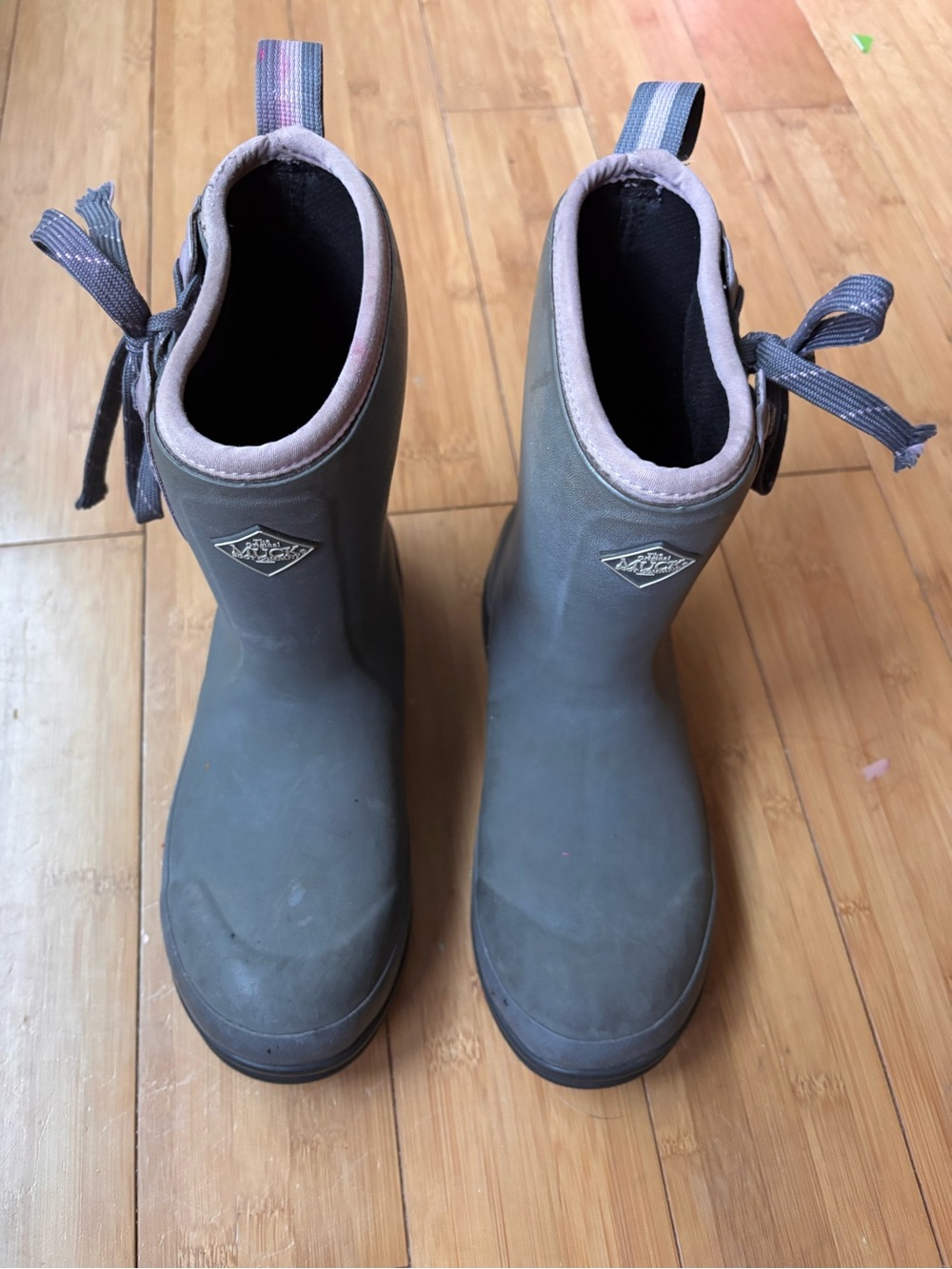 Muck Boot Company Pull On Mid Boots Size 5 woman’s .